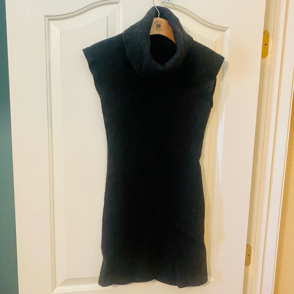 EUC BOSS by Hugo Boss Dark Heather Gray Wool Turtleneck Sleeveless Sheath Dress